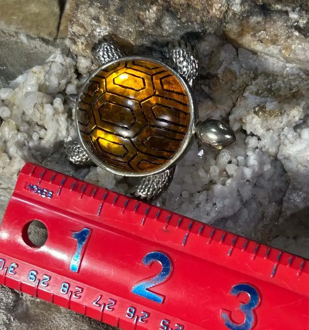 Vintage Amber Lucite Silver Tone Turtle Tortoise Pin Brooch